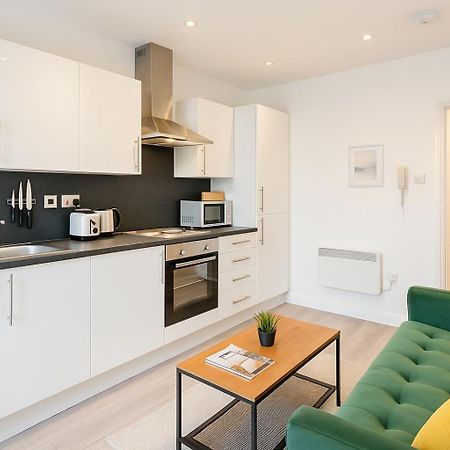 2 Bedroom Apartment Near City Centre, Uni & Parks! Cardiff Exterior foto